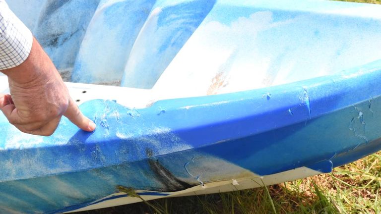 زعنفة القرش تظهر في المياه قرب قارب التجديف الخاص بسارة ويليامز