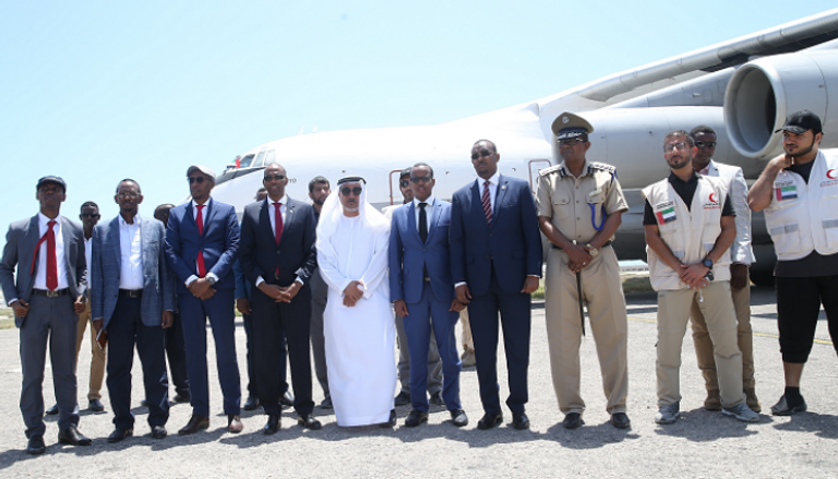 وصول طائرة مساعدات إماراتية طبية إلى الصومال