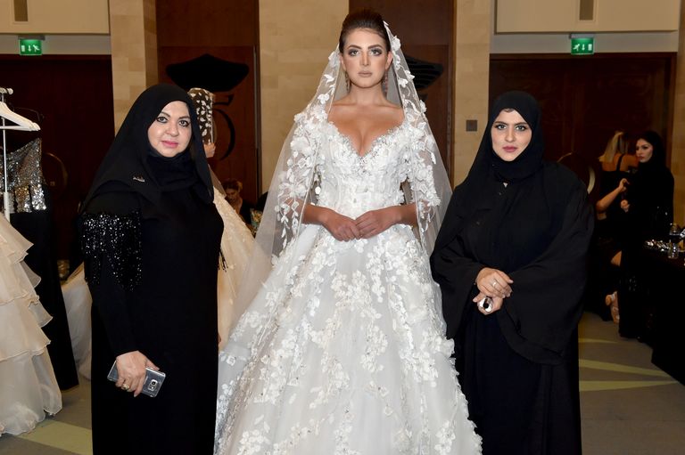 مصممة الأزياء الإماراتية منى المنصوري