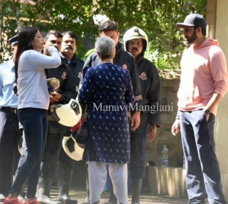 بالصور.. نجاة والدة إيشواريا راي من حريق بالعقار الذي تسكنه