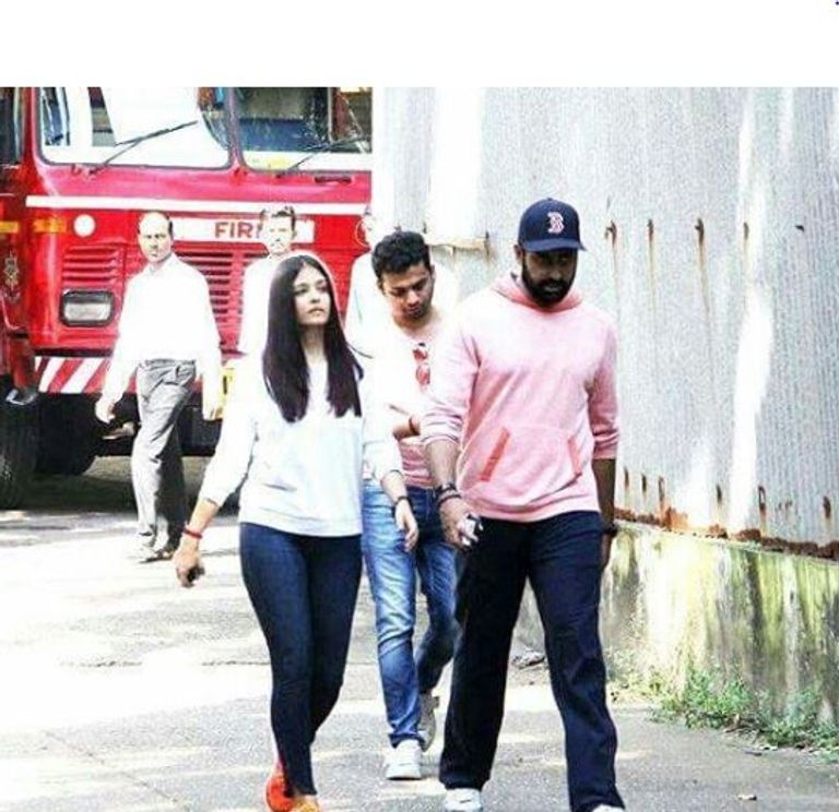 بالصور.. نجاة والدة إيشواريا راي من حريق بالعقار الذي تسكنه