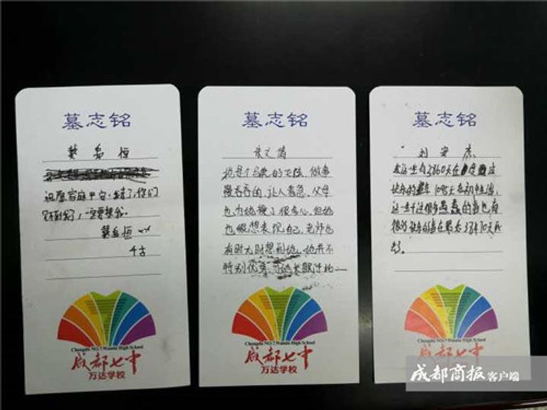 طلاب يخضعون لتجربة الموت