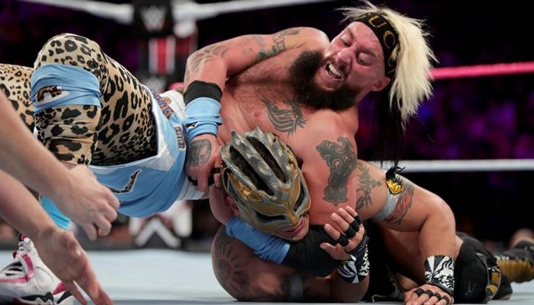 الحكم يعلن فوز إنزو أموري