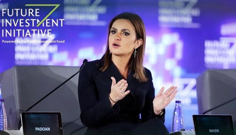 وزيرة الاستثمار المصرية خلال مشاركتها في مؤتمر الرياض 