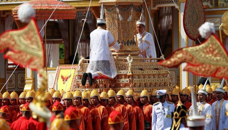 عشرات الآلاف يحتشدون في العاصمة التايلاندية لحضور جنازة الملك الراحل