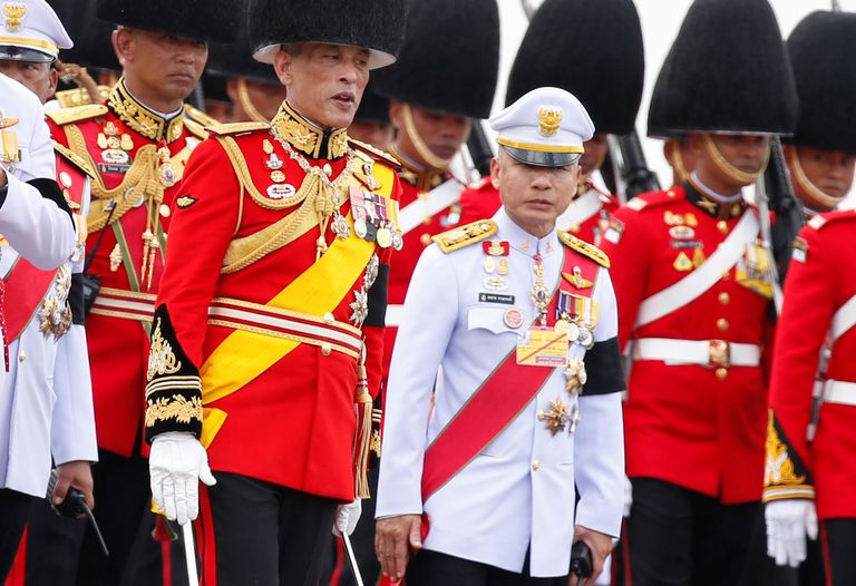 عشرات الآلاف يحتشدون في العاصمة التايلاندية لحضور جنازة الملك الراحل