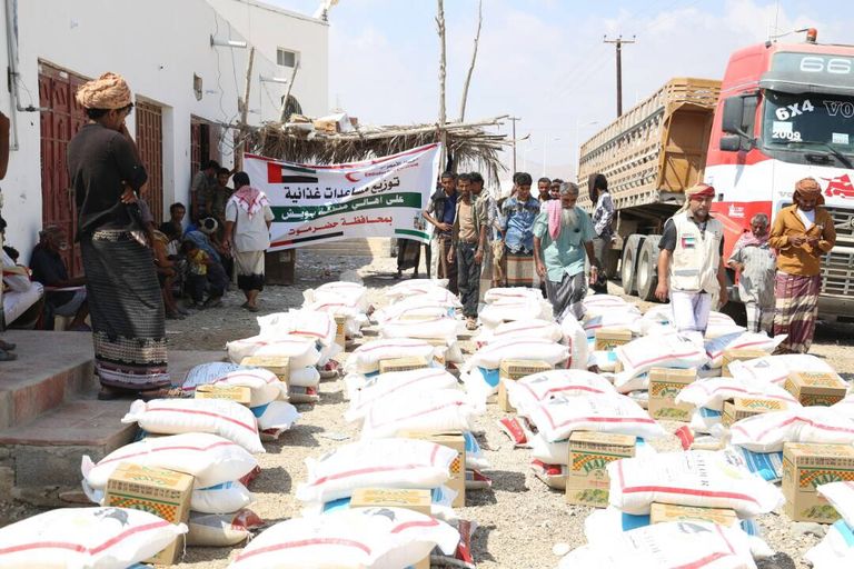 مساعدات الهلال الأحمر الإماراتي تتواصل في اليمن
