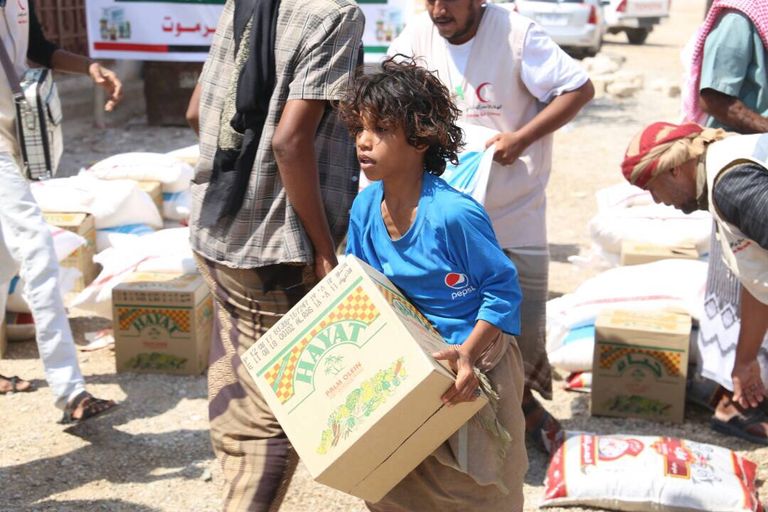 مساعدات الهلال الأحمر الإماراتي تتواصل في اليمن