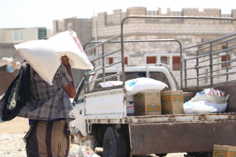 مساعدات الهلال الأحمر الإماراتي تتواصل في اليمن