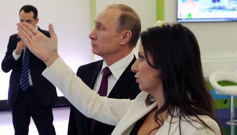 فلاديمير بوتين في زيارة لمتابعة العمل في "آر تي" و"سبوتنيك"