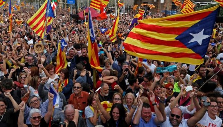 احتفالات في كتالونيا عقب تأييد الاستقلال