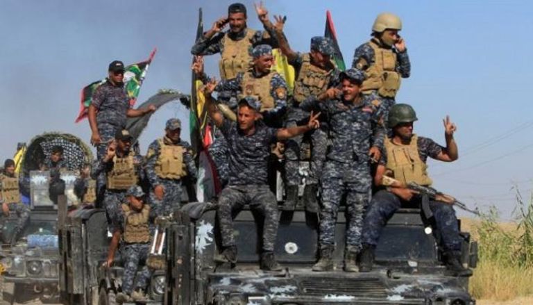 القوات العراقية تلوح بعلامات النصر في كركوك