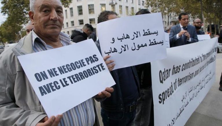 مظاهرات سابقة بالقرب من مقر اليونسكو ترفض إرهاب قطر