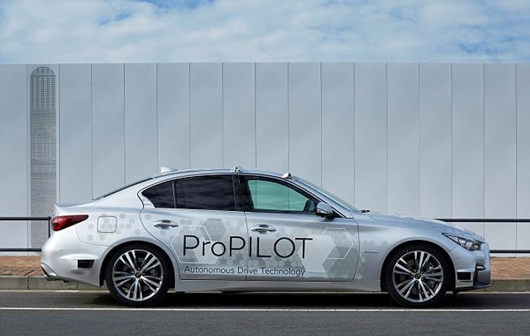 سيارة إنفينتي الفارهة إحدى موديلات نيسان