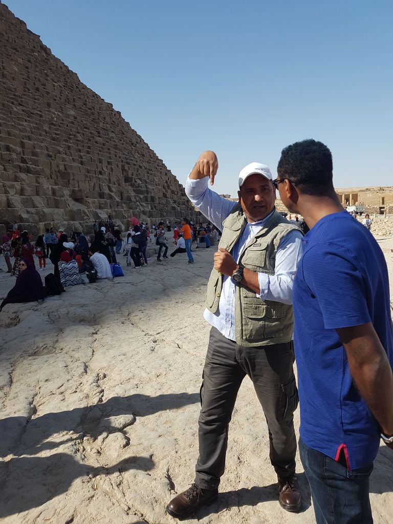 باتريك كلويفرت يزور أهرامات الجيزة