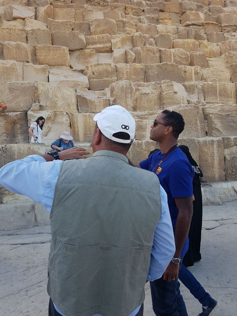 باتريك كلويفرت يزور أهرامات الجيزة