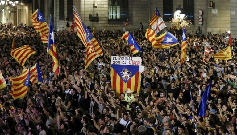 احتفالات كتالونية بإعلان الانفصال - أ. ف. ب