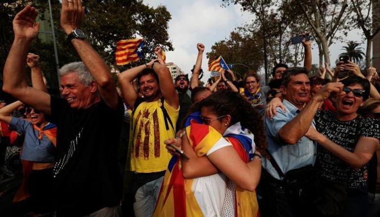 فرحة في كتالونيا بعد إعلان الانفصال عن إسبانيا