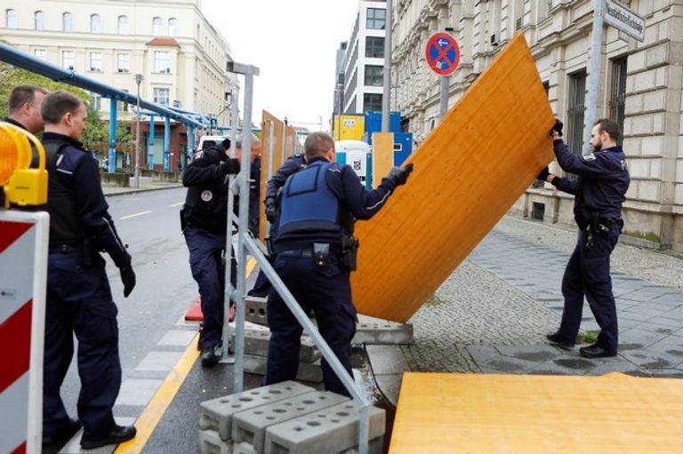 العاصفة هيروارت تضرب برلين وتعطل حركة القطارات