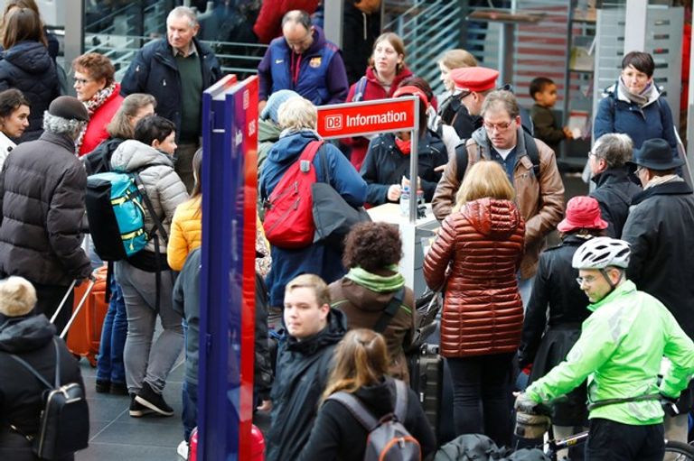 العاصفة هيروارت تضرب برلين وتعطل حركة القطارات