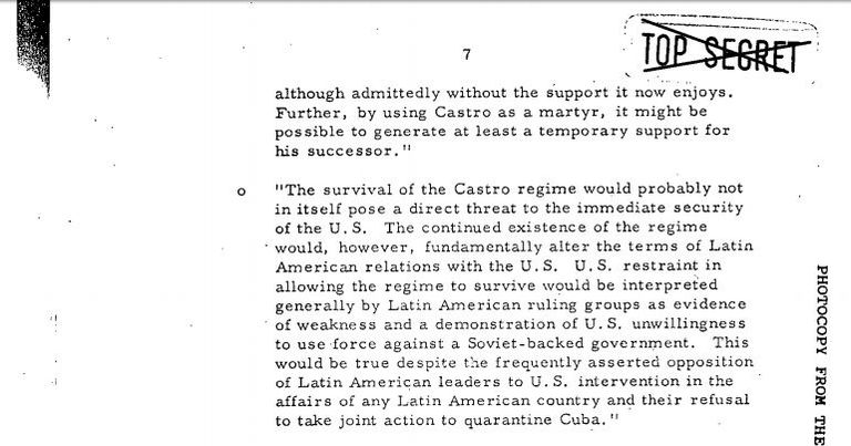 الرئيس الأمريكي الأسبق جون كينيدي في المكتب البيضاوي (رويترز)