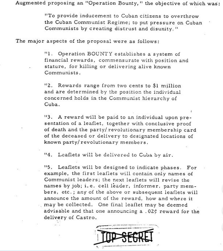 الرئيس الأمريكي الأسبق جون كينيدي في المكتب البيضاوي (رويترز)