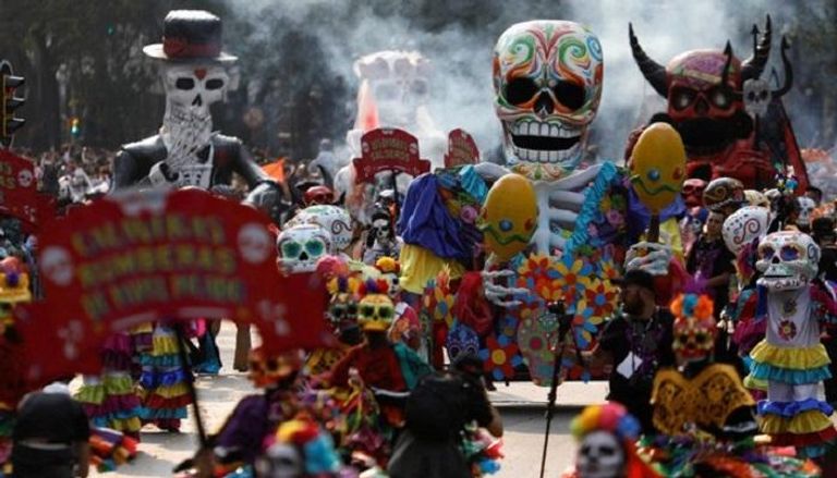 "يوم الموتى" يكرم المسعفين بعد زلزالي المكسيك