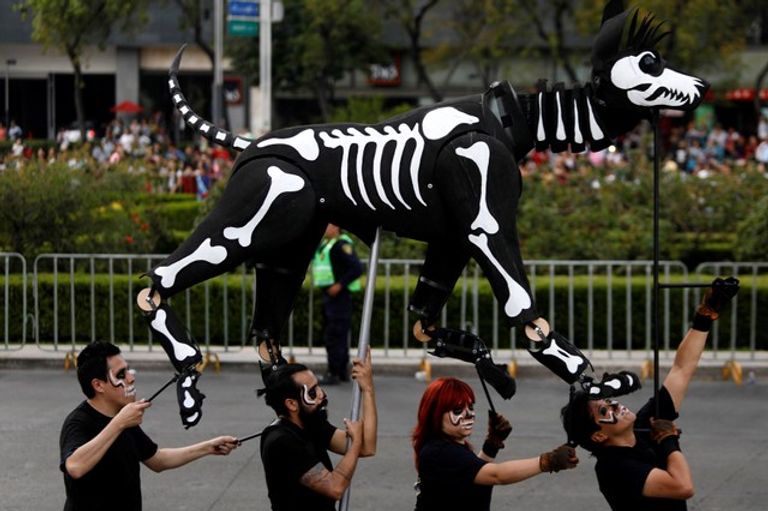 "يوم الموتى" يكرم المسعفين بعد زلزالي المكسيك