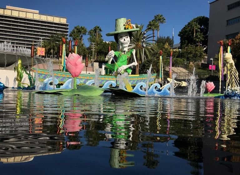 "يوم الموتى" يكرم المسعفين بعد زلزالي المكسيك