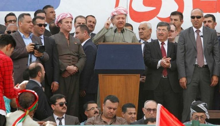 مسعود بارزاني رئيس إقليم كردستان وسط أنصاره