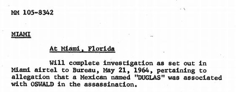 كينيدي وزوجته خلال اللحظات الأخيرة قبل الاغتيال (رويترز)