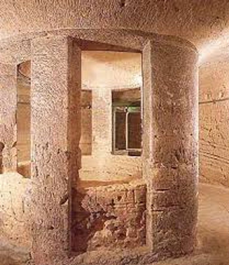 المقابر تعد أحد أهم الملامح الأثرية للعصر الروماني