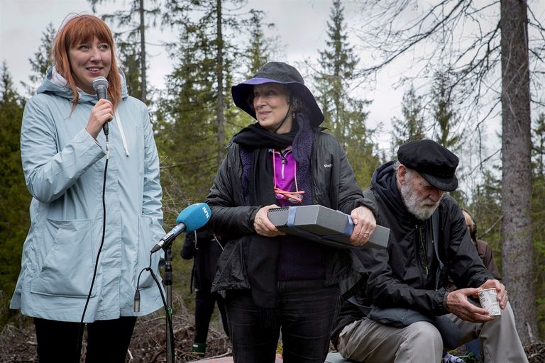 مُصممة "غابة المستقبل" مع الكندية مارجريت آتوود