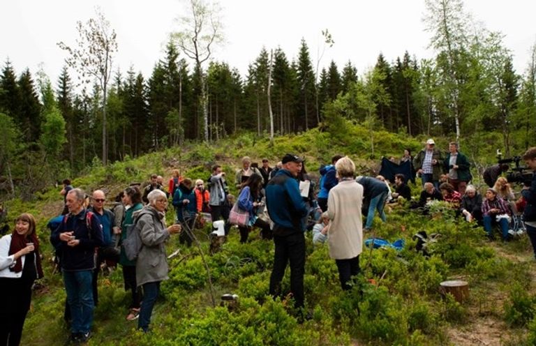 مُصممة "غابة المستقبل" مع الكندية مارجريت آتوود