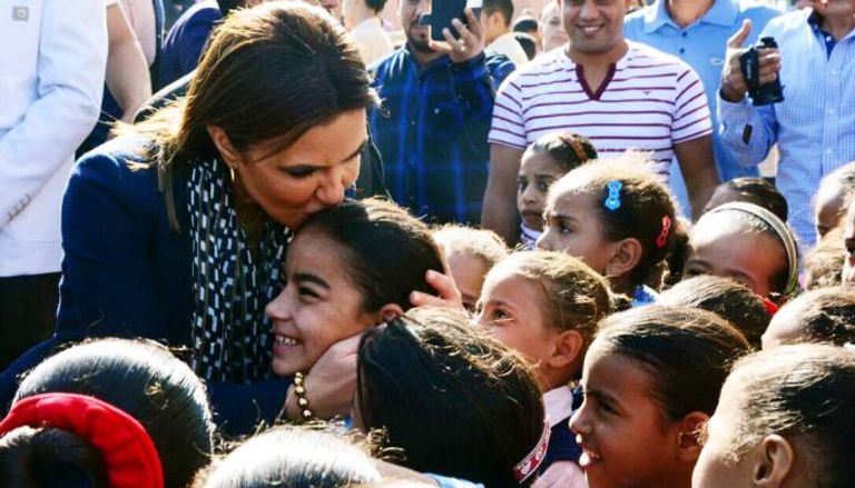 وزيرة الاستثمار في إحدى مدارس الصعيد