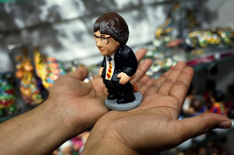 قادة كتالونيا يتحولون إلى تماثيل