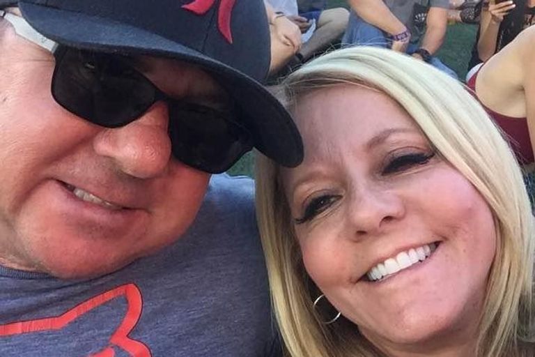 الزوجان كارفر توفيا في حادث سيارة