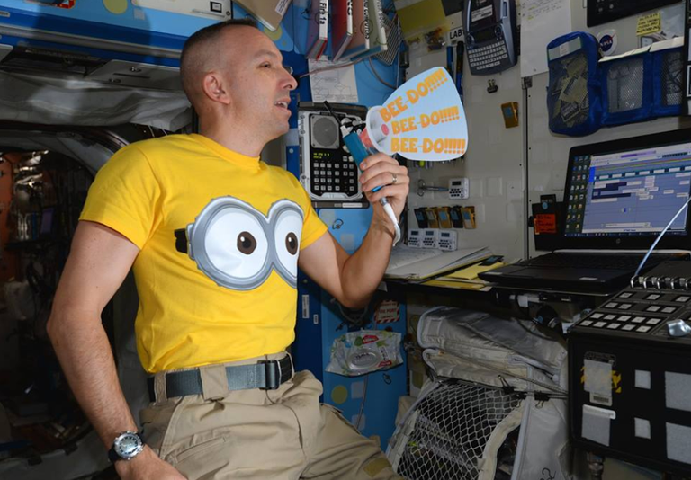 الاحتفال بالهالوين في الفضاء الخارجي