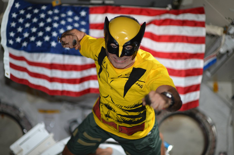 الاحتفال بالهالوين في الفضاء الخارجي