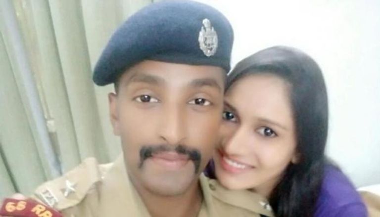 الضابط الهندي وزوجته