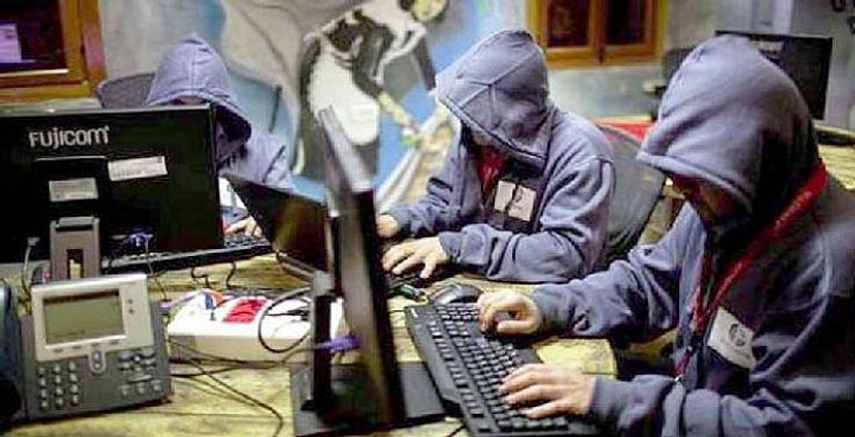 اللواء عباس إبراهيم خلال توجيه تعليمات باليقظة لرصد مخططات التجسس
