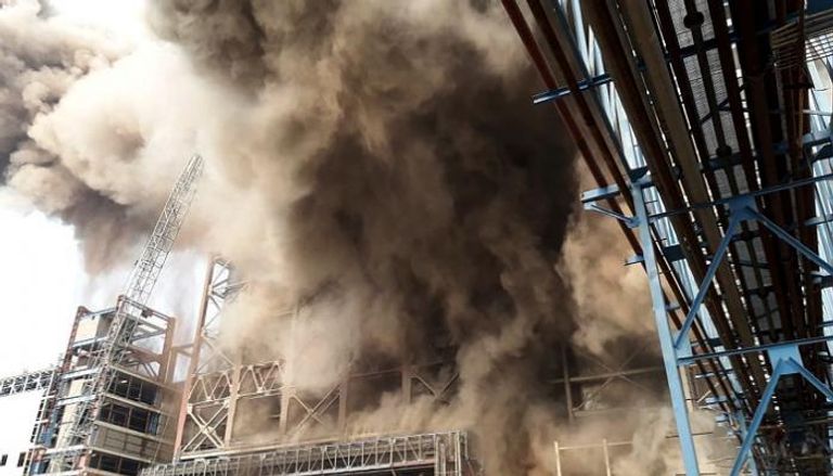 أعمدة الدخان تتصاعد من المحطة - رويترز