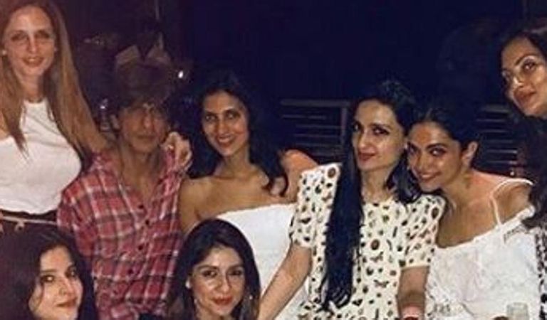 بالصور.. نجوم بوليوود في عيد ميلاد شاروخان