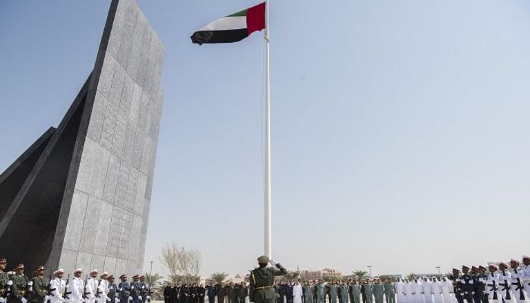 "واحة الكرامة" ترفع العلم الإماراتي