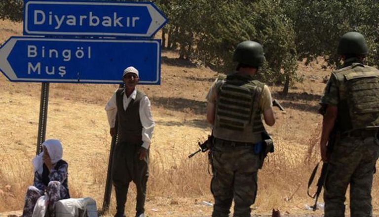 قوات من الجيش التركي عند مشارف ديار بكر-أرشيفية