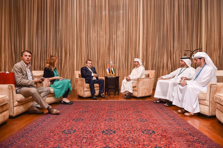 وزير الخارجية والتعاون الدولي الإماراتي ونظيره الصربي