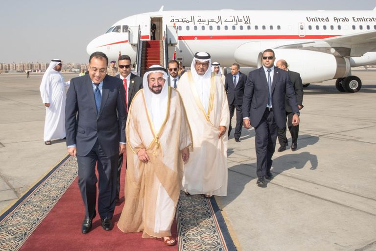 الشيخ الدكتور سلطان بن محمد القاسمي يرافقه الدكتور مصطفى مدبولي