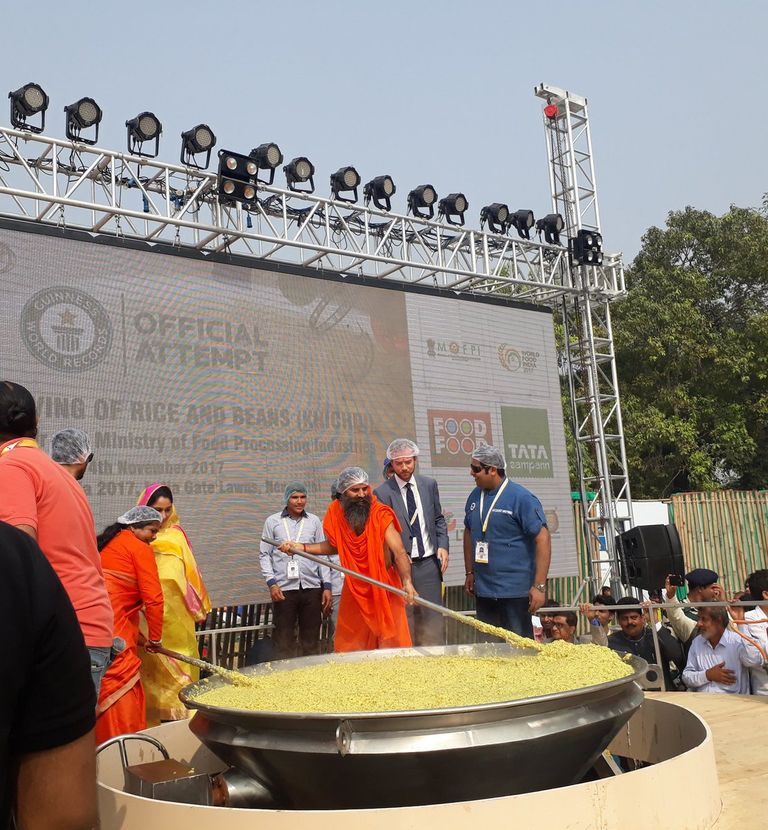 بالفيديو والصور.. الهند تدخل موسوعة جينيس "بطبق أرز"