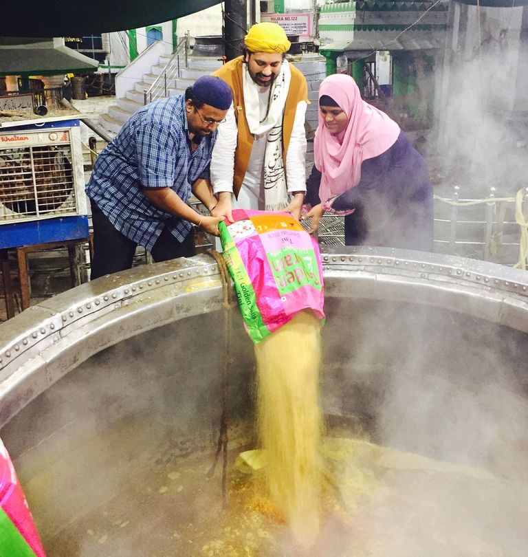 بالفيديو والصور.. الهند تدخل موسوعة جينيس "بطبق أرز"