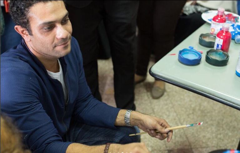 الفنان المصري آسر ياسين في إعلان مستشفى علاج سرطان الأطفال